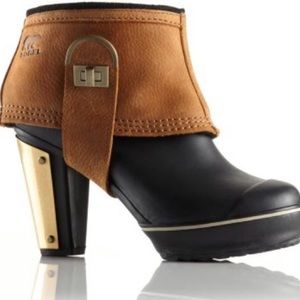 Gorgeous Sorel rain heel w leather cuff and heel